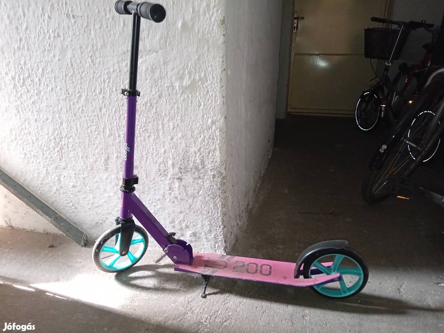 Eladó roller (akció)