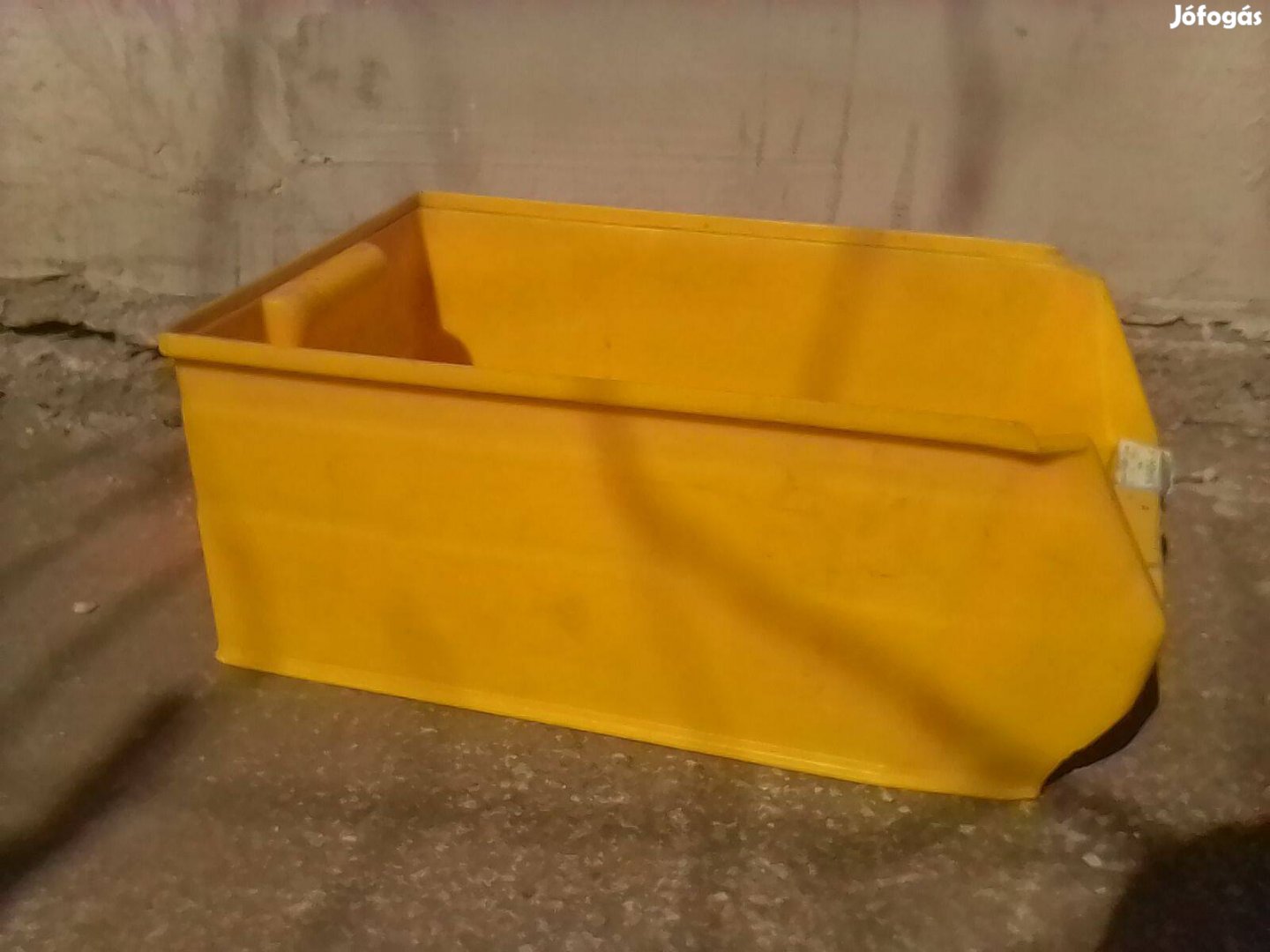 Eladó sárga használt MH2 Box