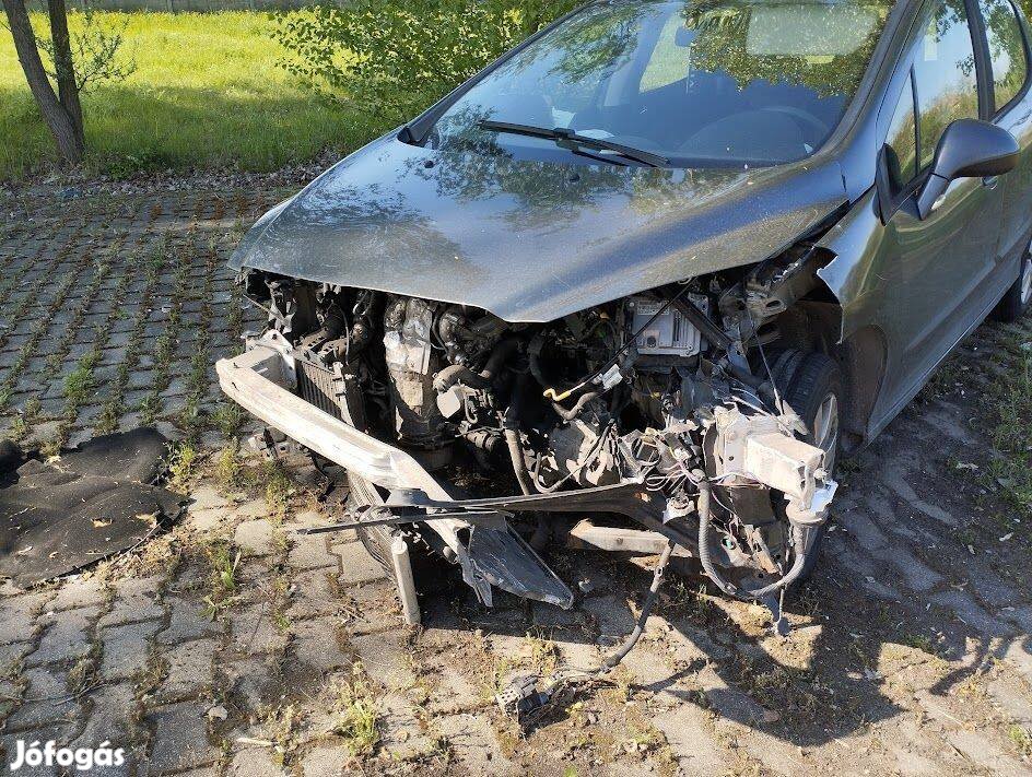 Eladó sérült Peugeot 308 Diesel 1.6