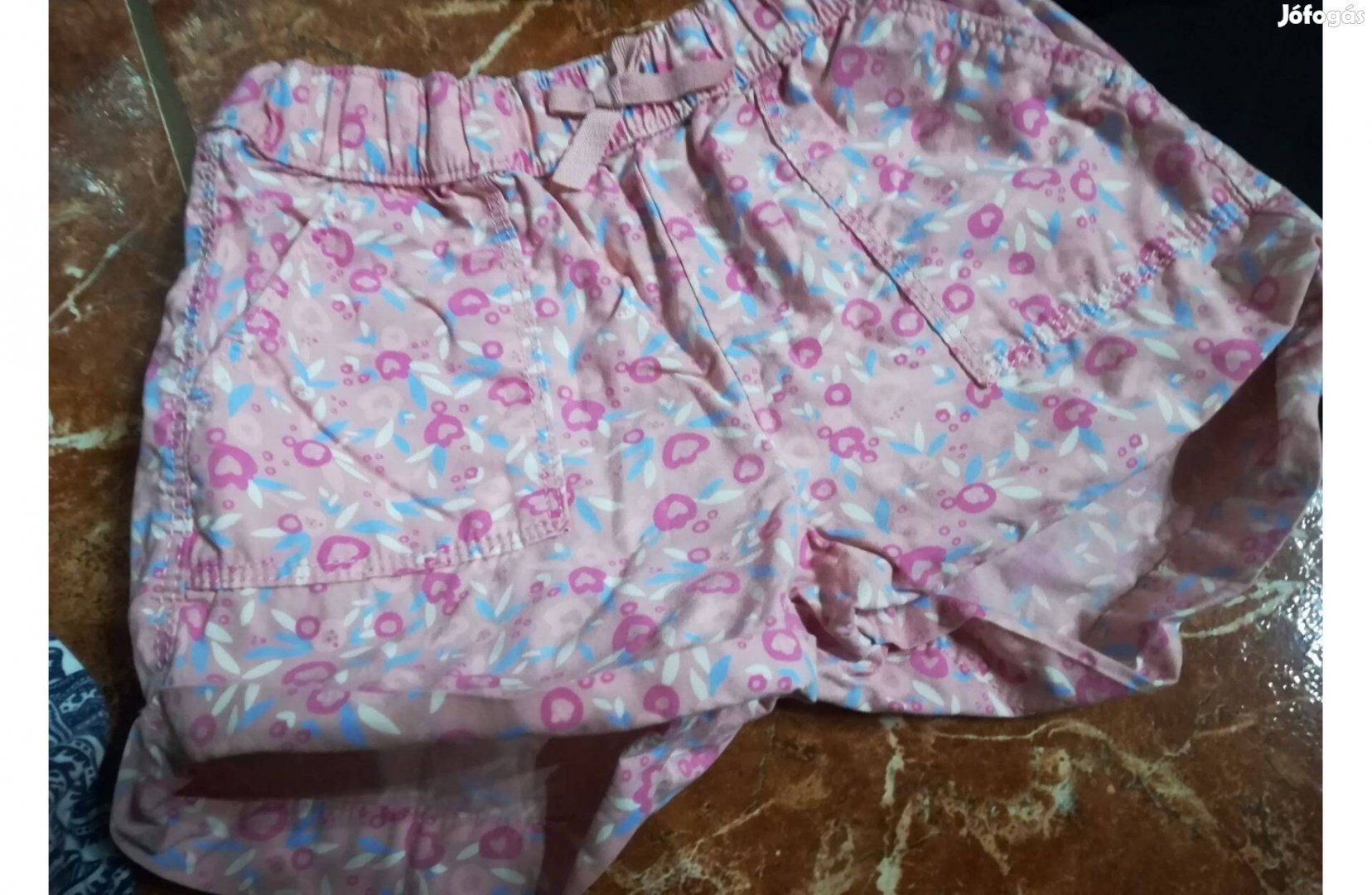 Eladó short 122-es méretben