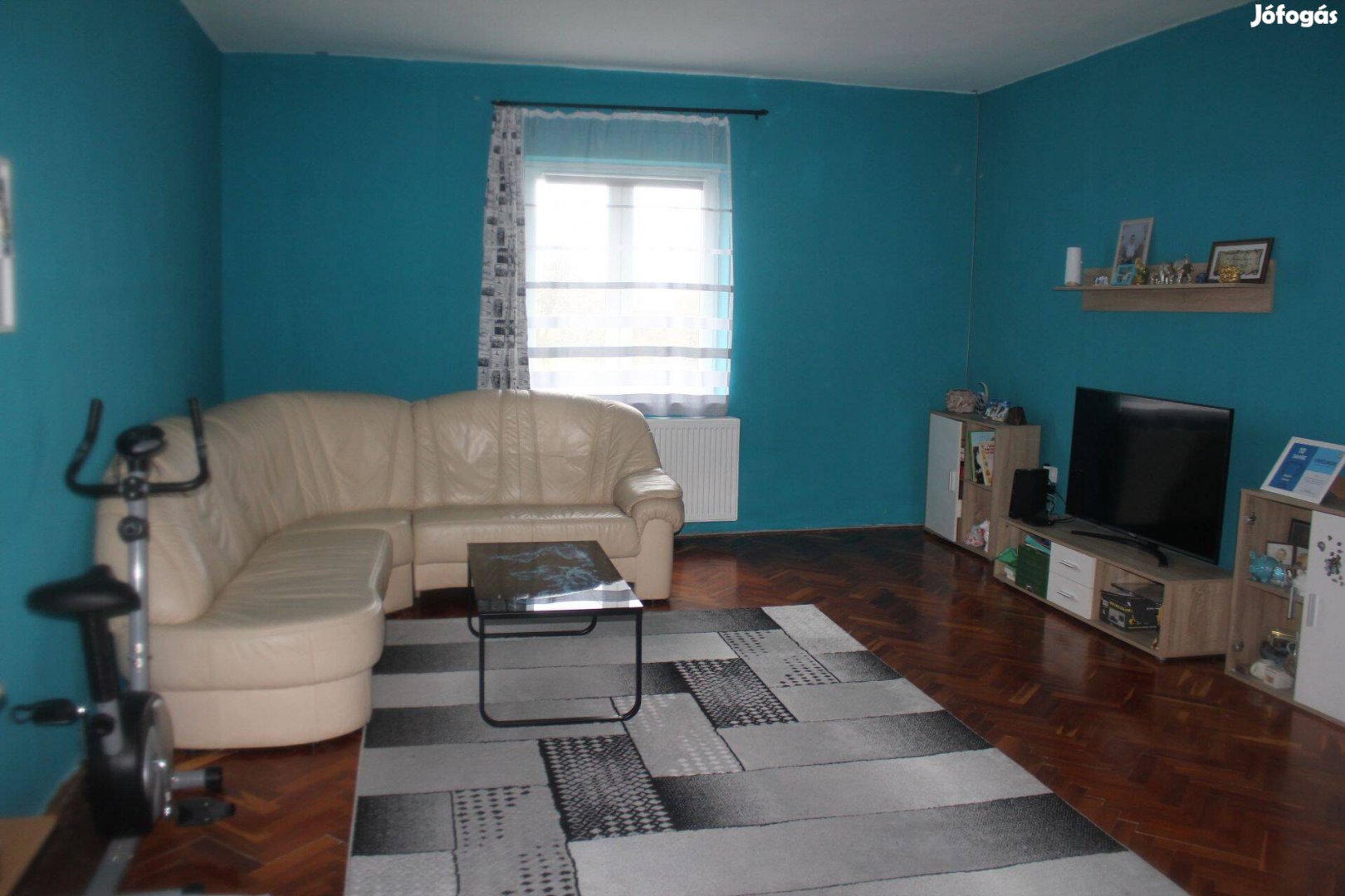 Eladó simasági családi ház