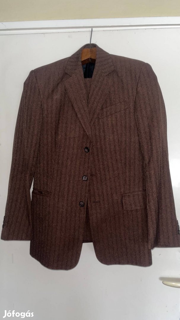 Eladó soha nem használt öltöny szett