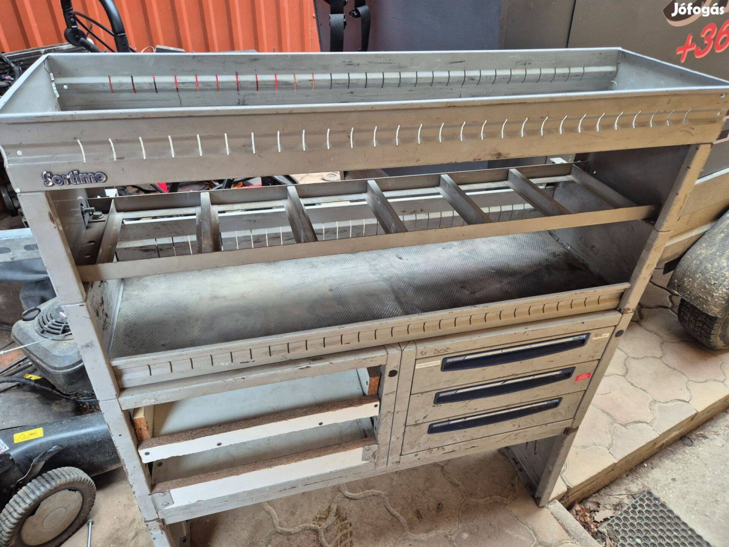 Eladó sortimo jarműszekrény