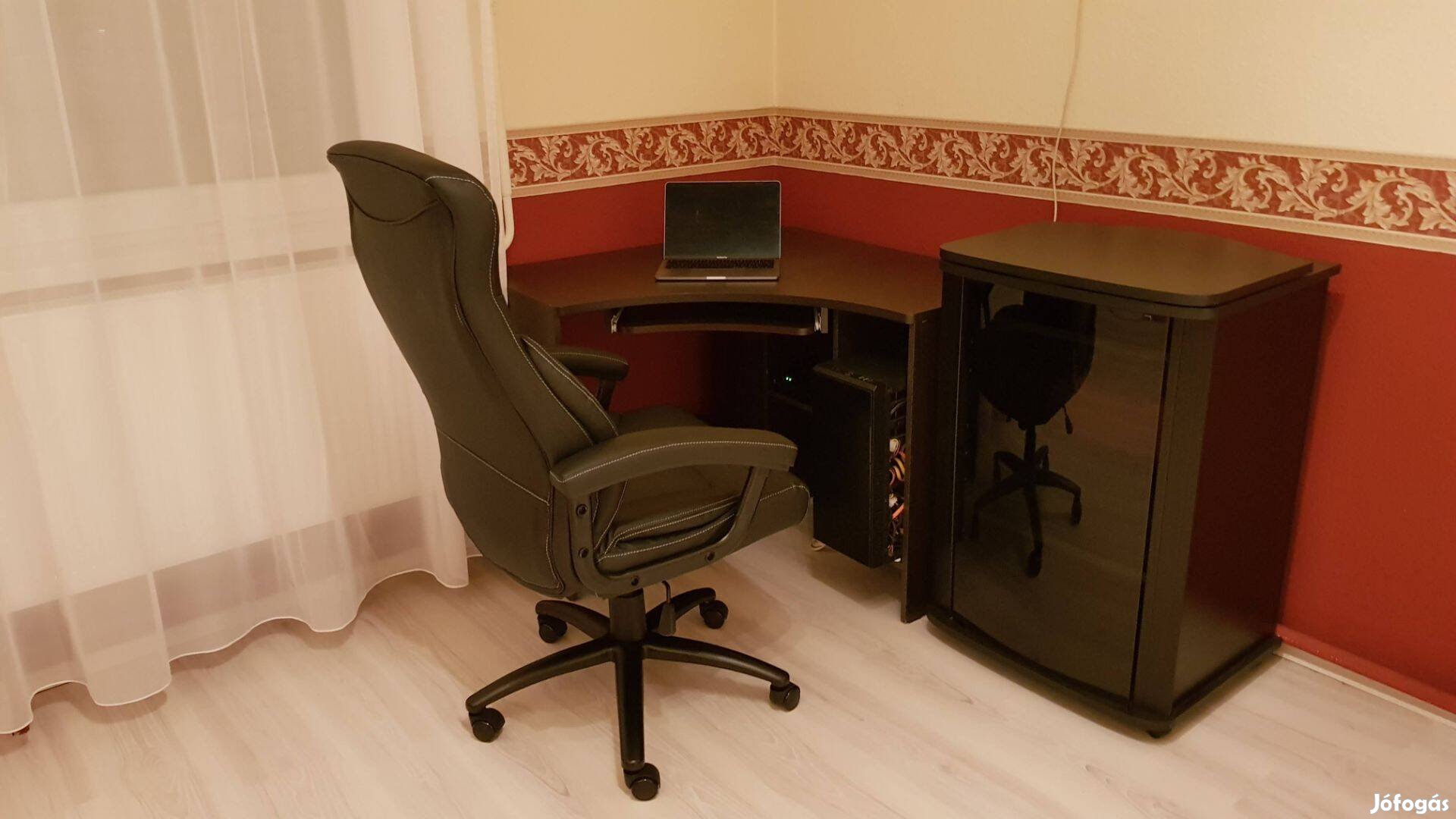 Eladó sötétbarna média szekrény forgatható TV tartóval