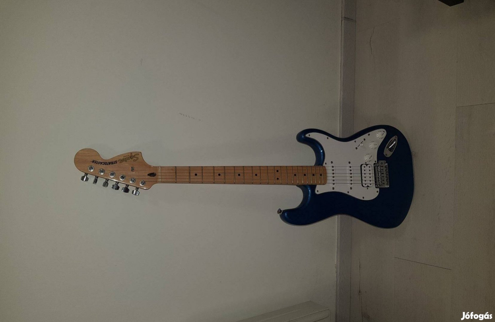 Eladó sötétkék Fender Squier Stratocaster elektromos gitár