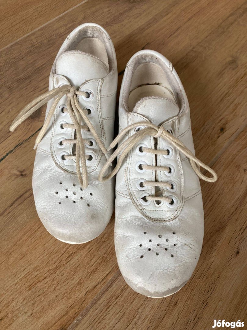 Eladó sport aerobik cipő 31-es méretben BTH 20,5