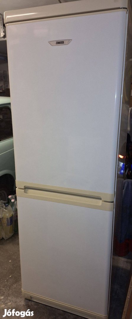 Eladó szabadonálló alulfagyasztós kombinált Zanussi Zlki 301 hűtőgép