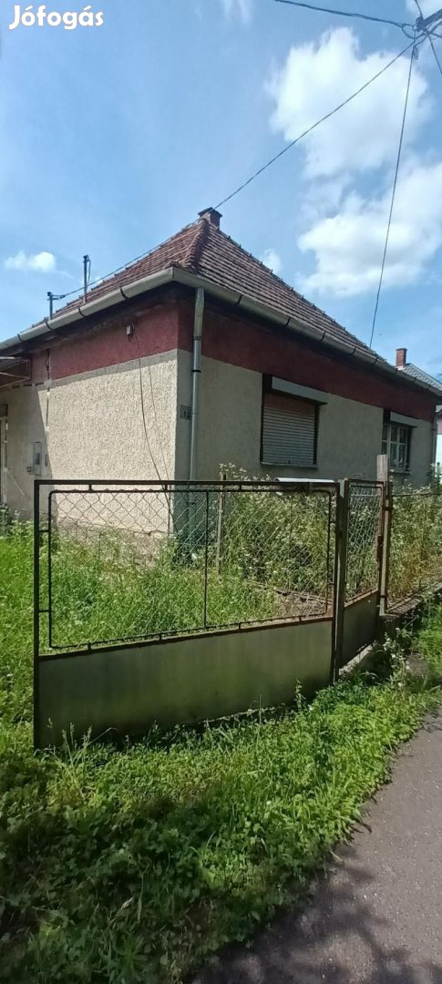 Eladó szajlai családiház