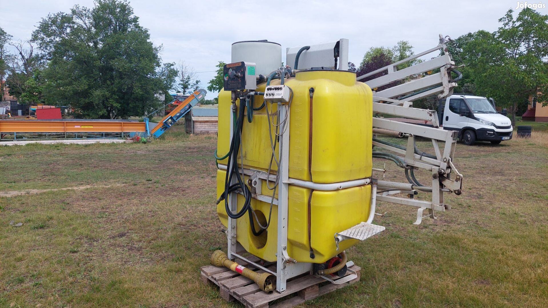Eladó szántóföldi permetező Jessernigg 1000 hidraulikus