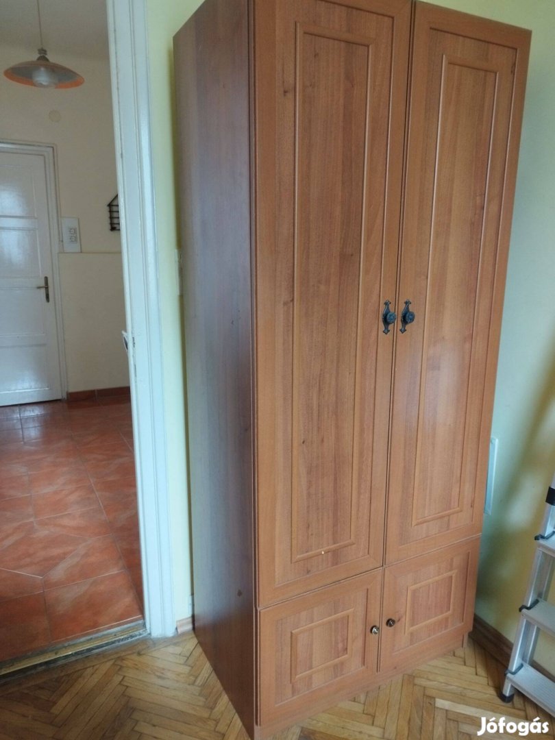 Eladó szekrény