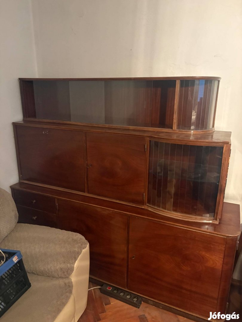 Eladó szekrény