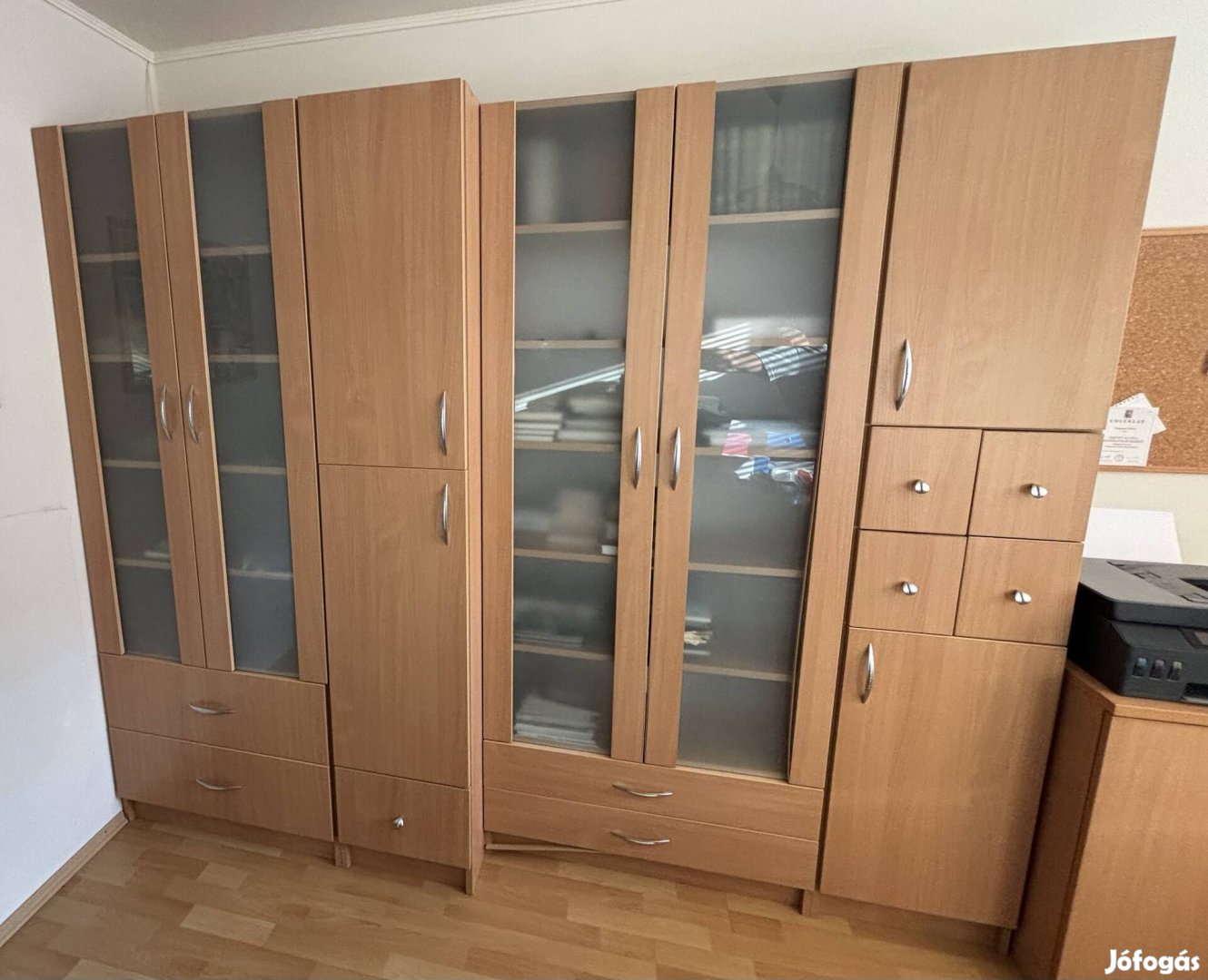 Eladó szekrény