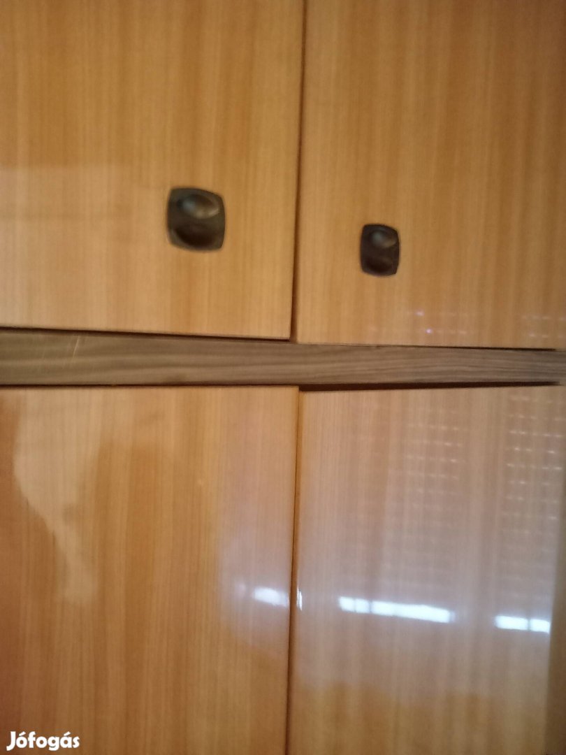 Eladó szekrény 
