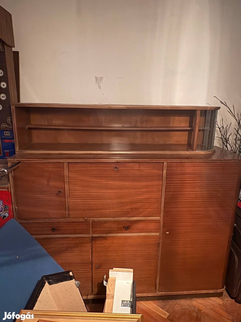 Eladó szekrénysor