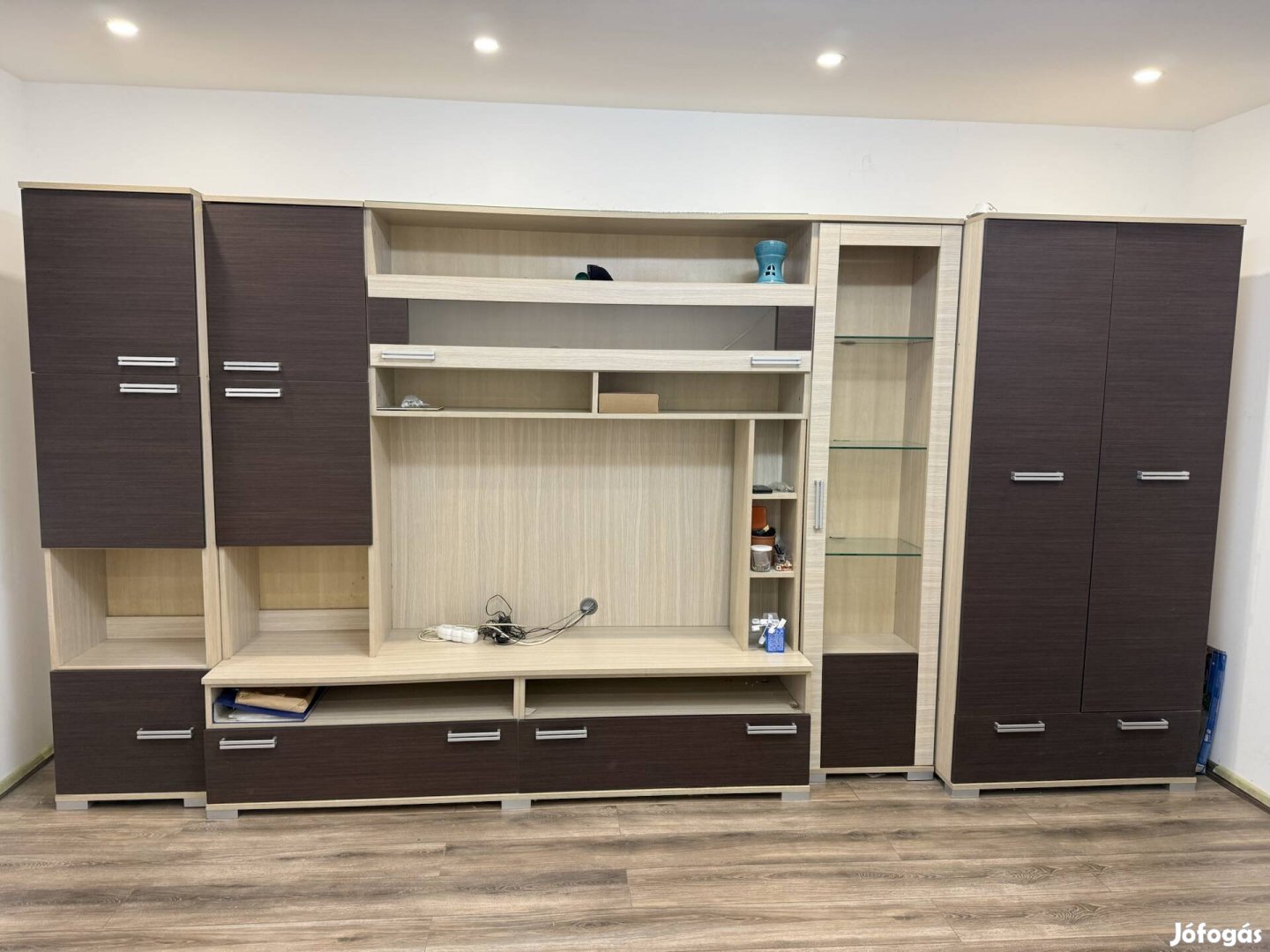 Eladó szekrénysor