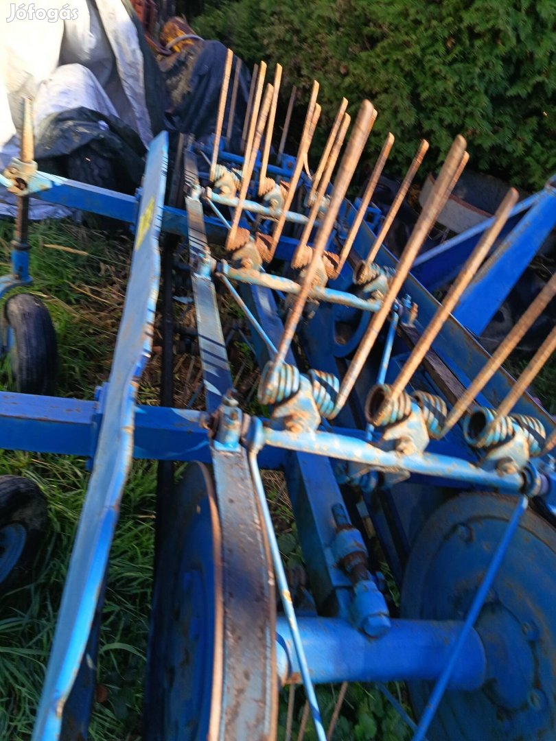 Eladó szénapörgetö