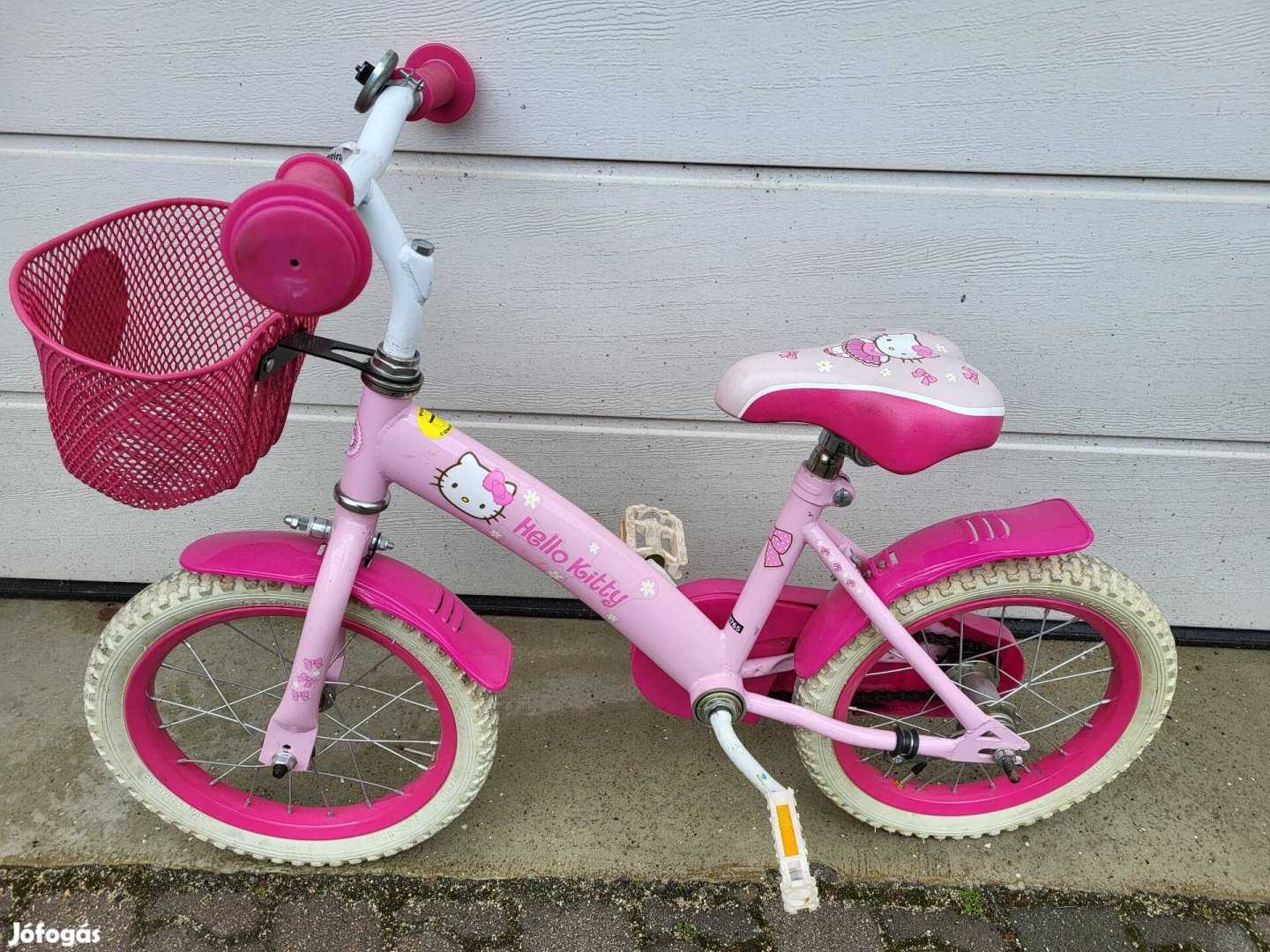 Eladó szép állapotú 12 es méretü Hello Kitty kerékpár!