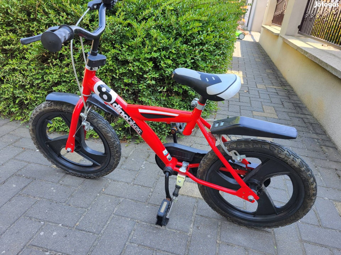 Eladó szép állapotú 16 os méretű Dinobikes gyerek kerékpár!