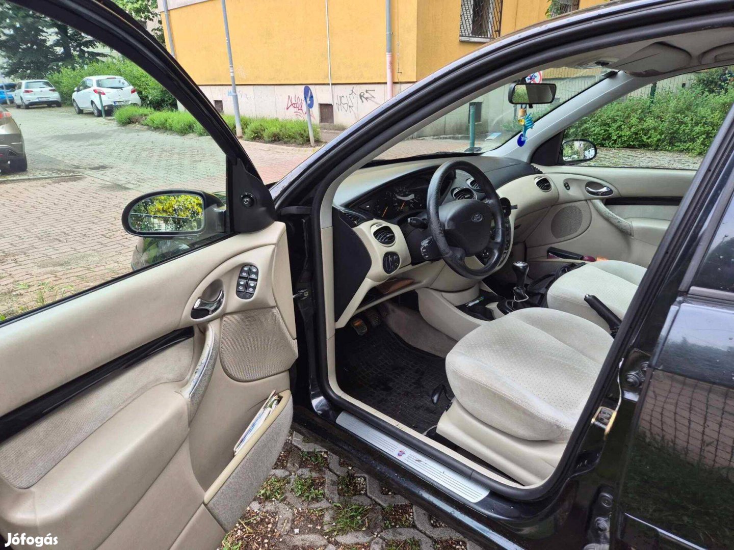 Eladó szép állapotú bézs színű ülésszett mk1 Ford Focushoz (2004)