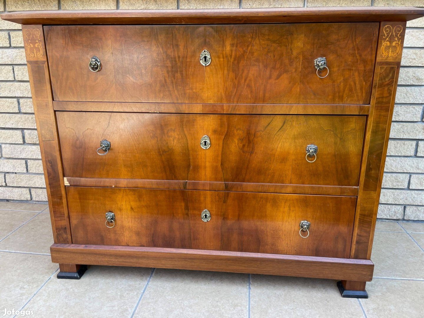 Eladó szép állapotú biedermeier komód. Érd.: 0620-9-729-498
