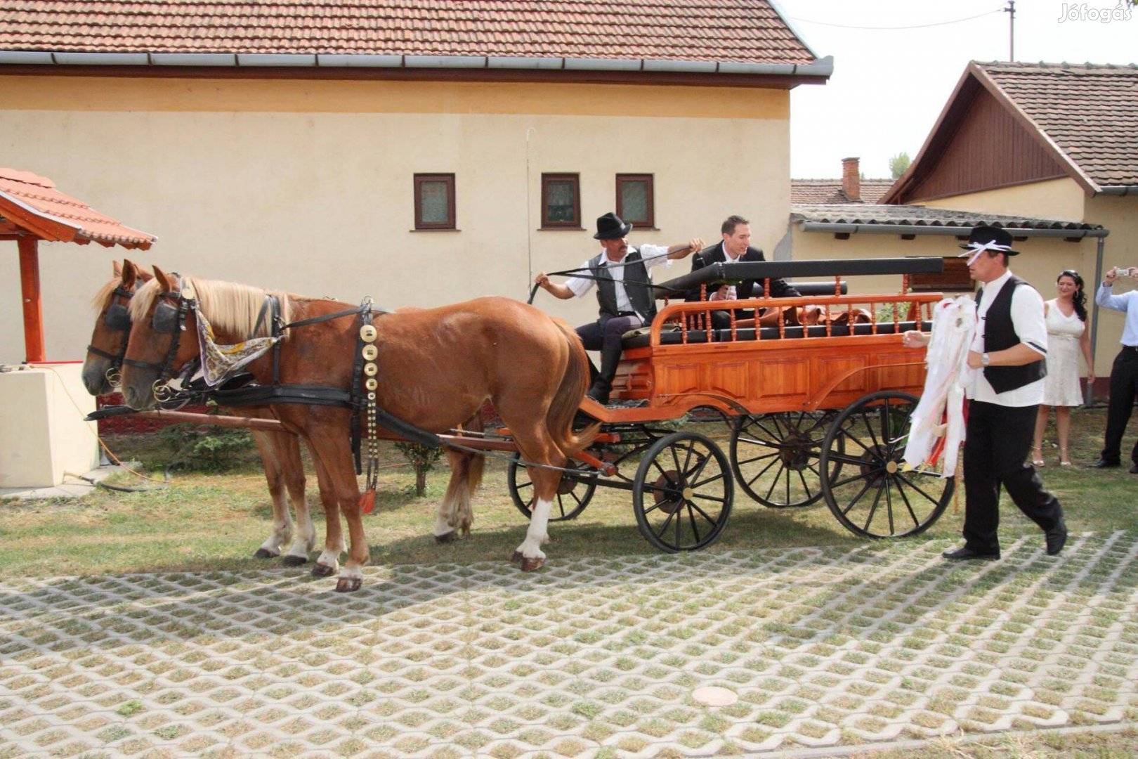 Eladó szép állapotú hintó