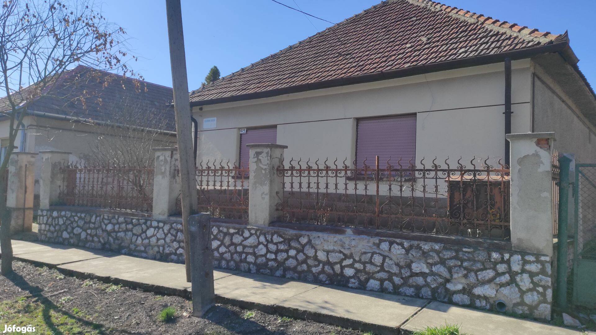 Eladó szép családi ház