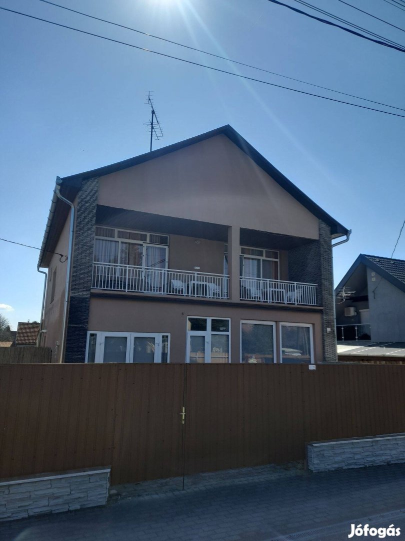 Eladó szép családi ház Balatonfenyvesen