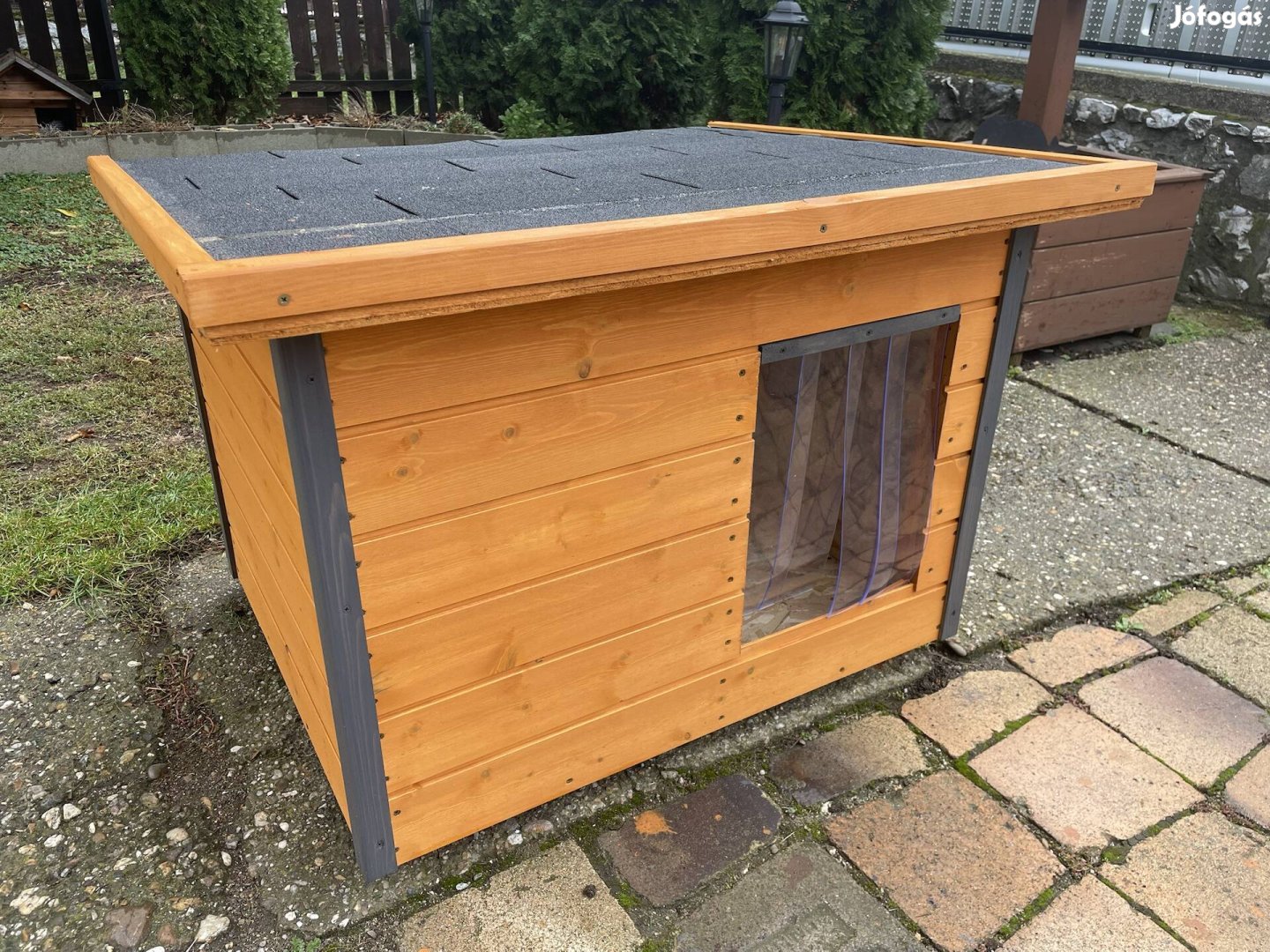 Eladó szigetelt Kutyaház 