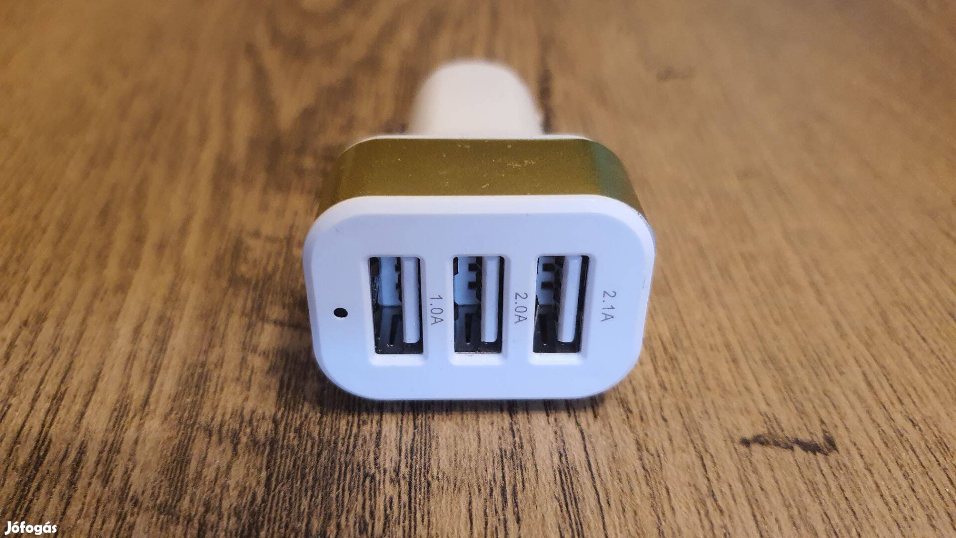 Eladó szivargyújtós autós USB töltő, 3x USB A 5V 5,1A