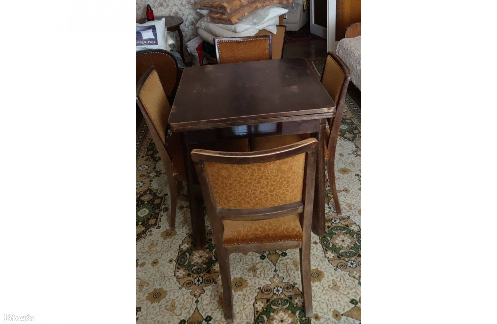 Eladó szobai asztal (kinyitható) 4 db. kárpitozott székkel