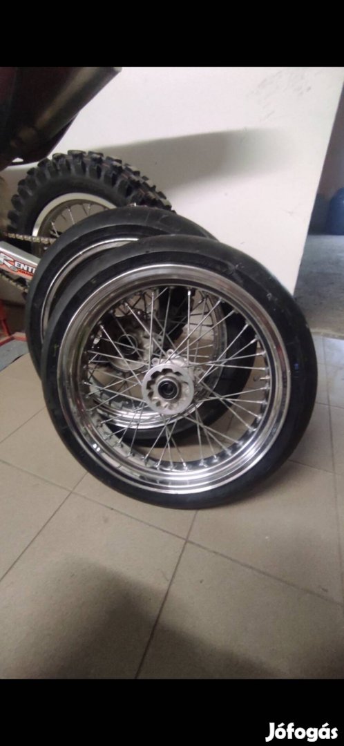 Eladó szuper moto kerék ,gumikkal