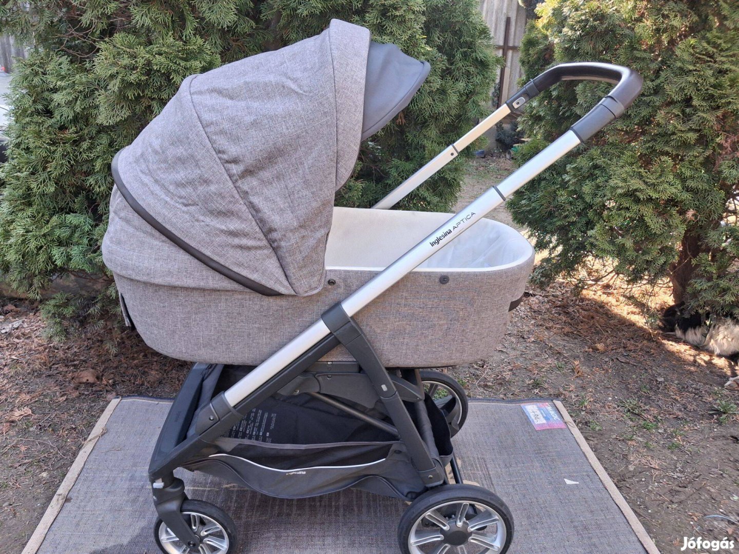 Eladó szürke babakocsi