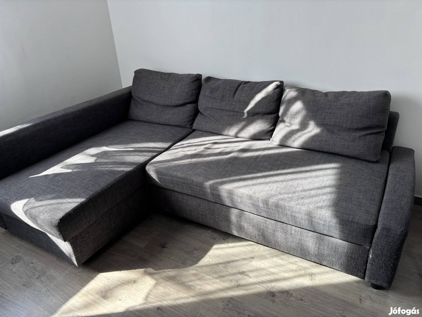 Eladó szürke kihúzható kanapé