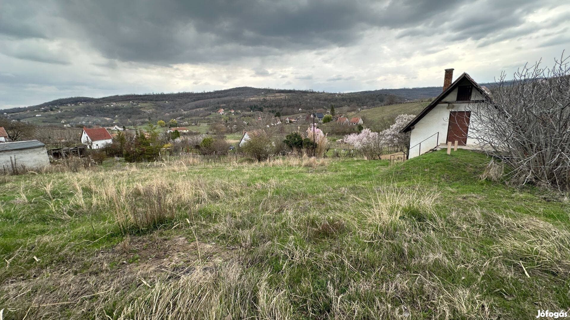Eladó tanya, zárt kert Szekszárdon, Porkoláb völgyben