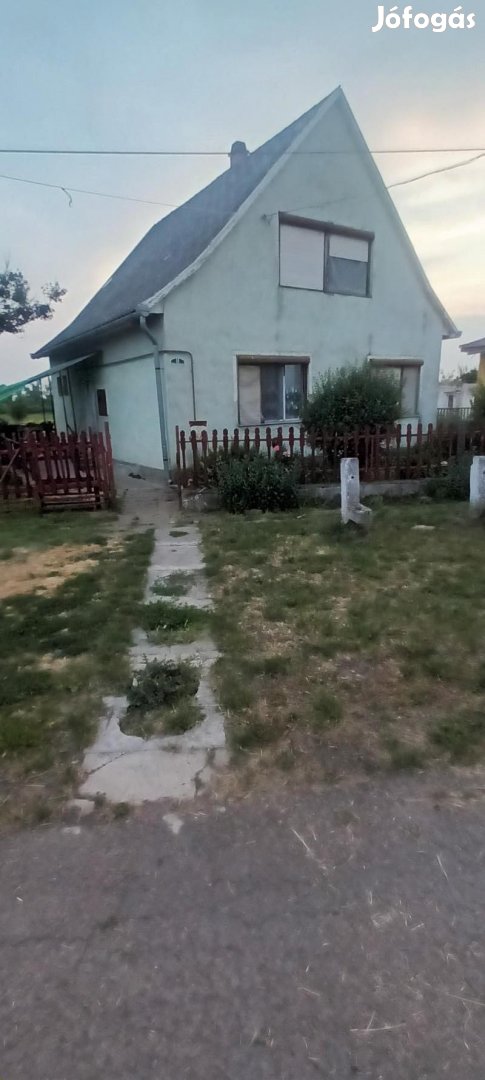 Eladó tarnazsadányi családiház