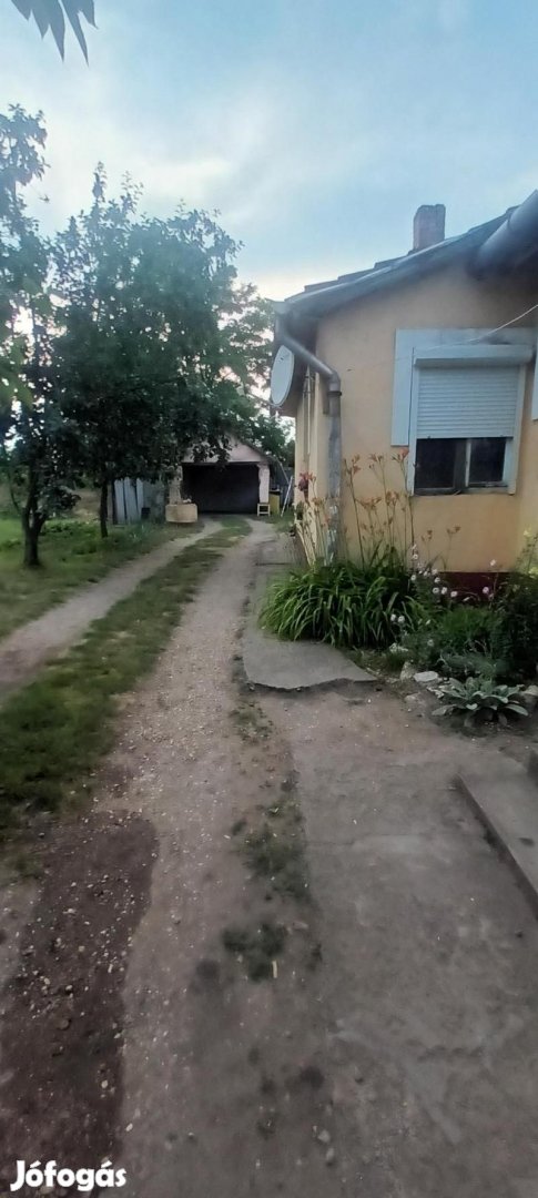 Eladó tarnazsadányi családiház