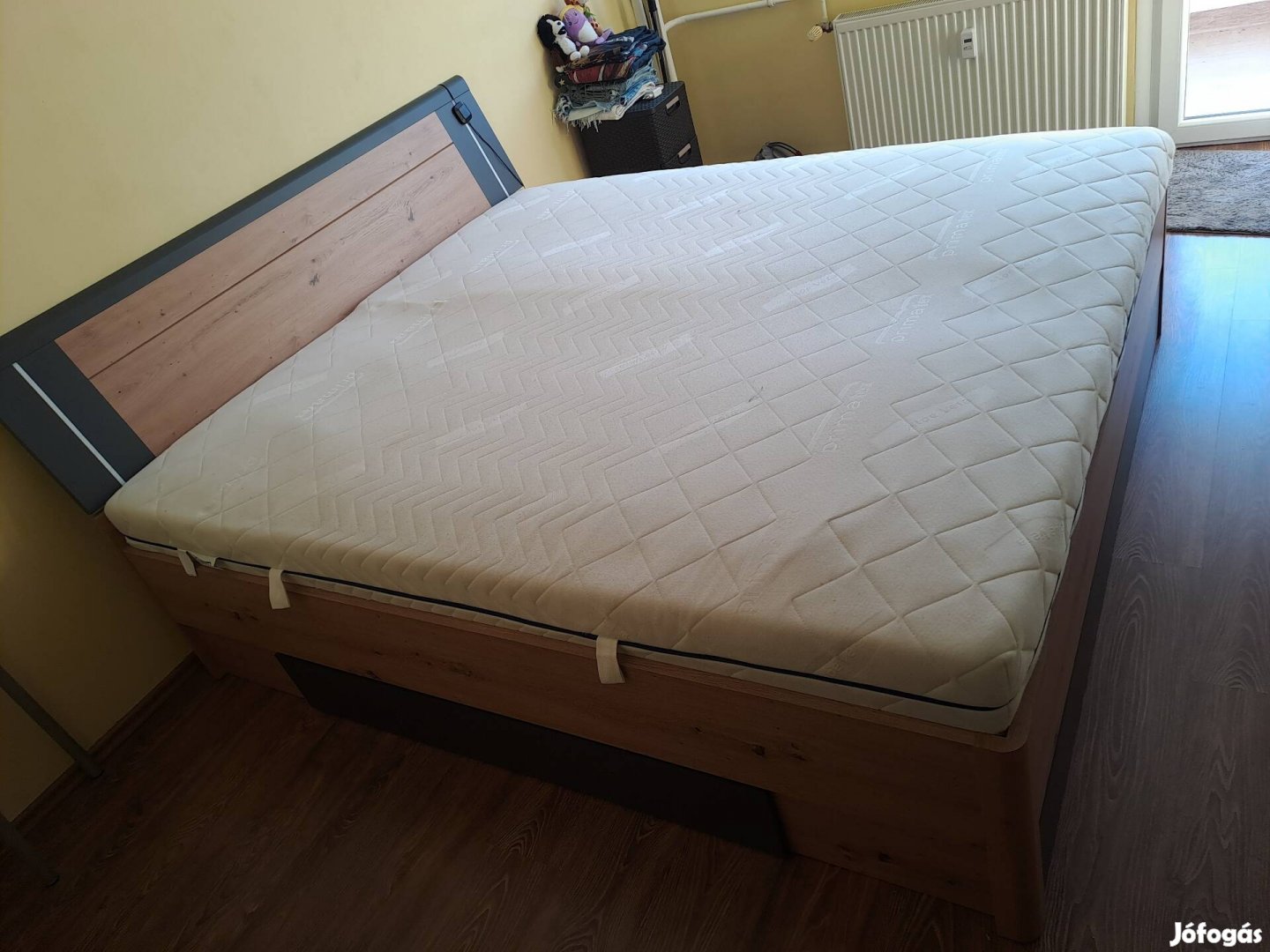 Eladó tárolós Ágy Garanciával 180/200 Cm Möbelix-es enyhén használt.