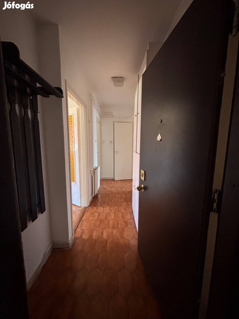 Eladó tégla lakás