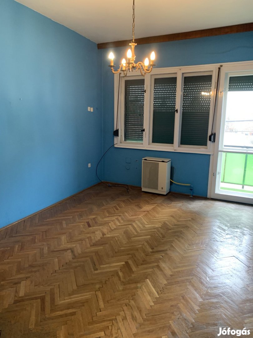 Eladó téglalakás, Eger