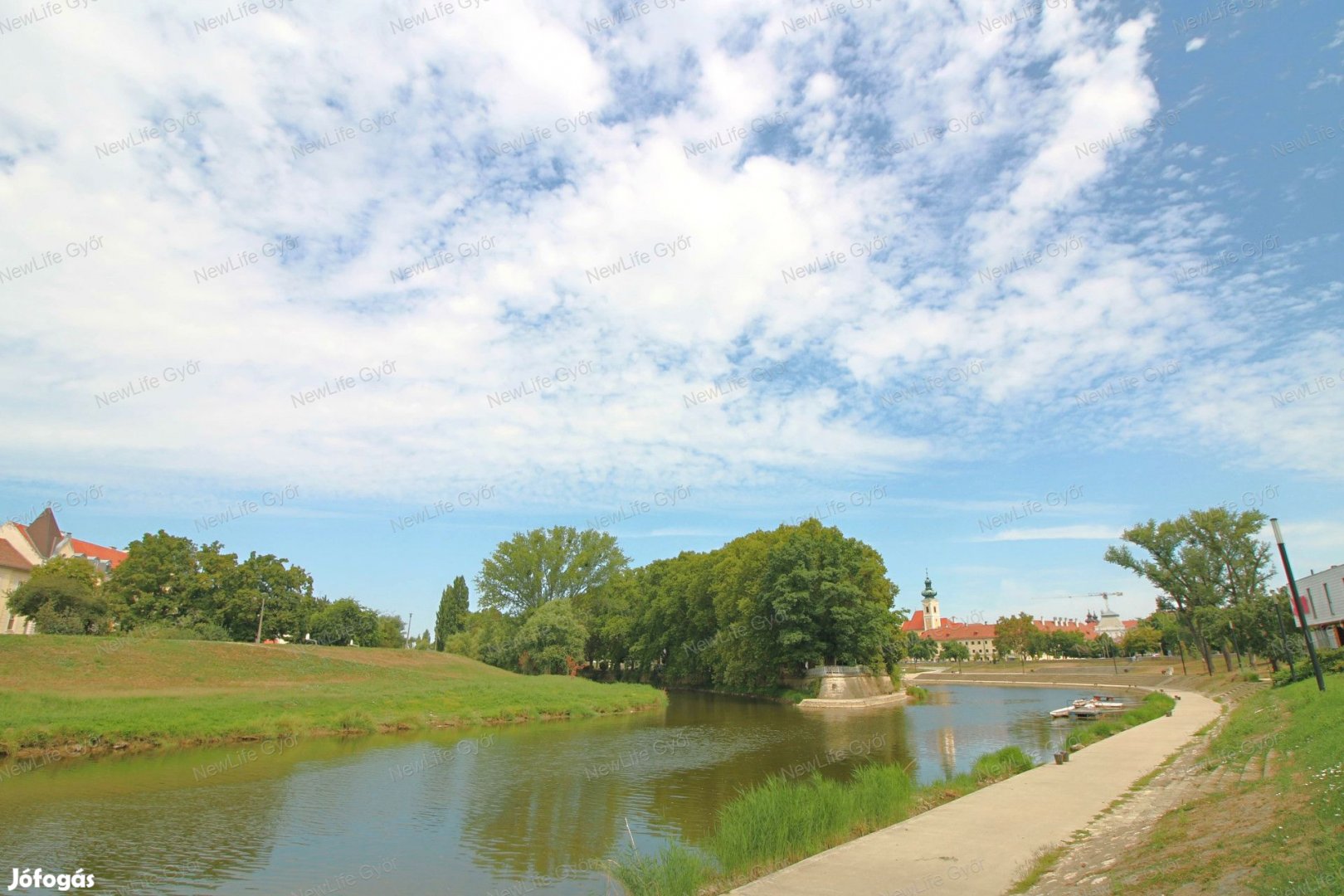 Eladó téglalakás, Győr