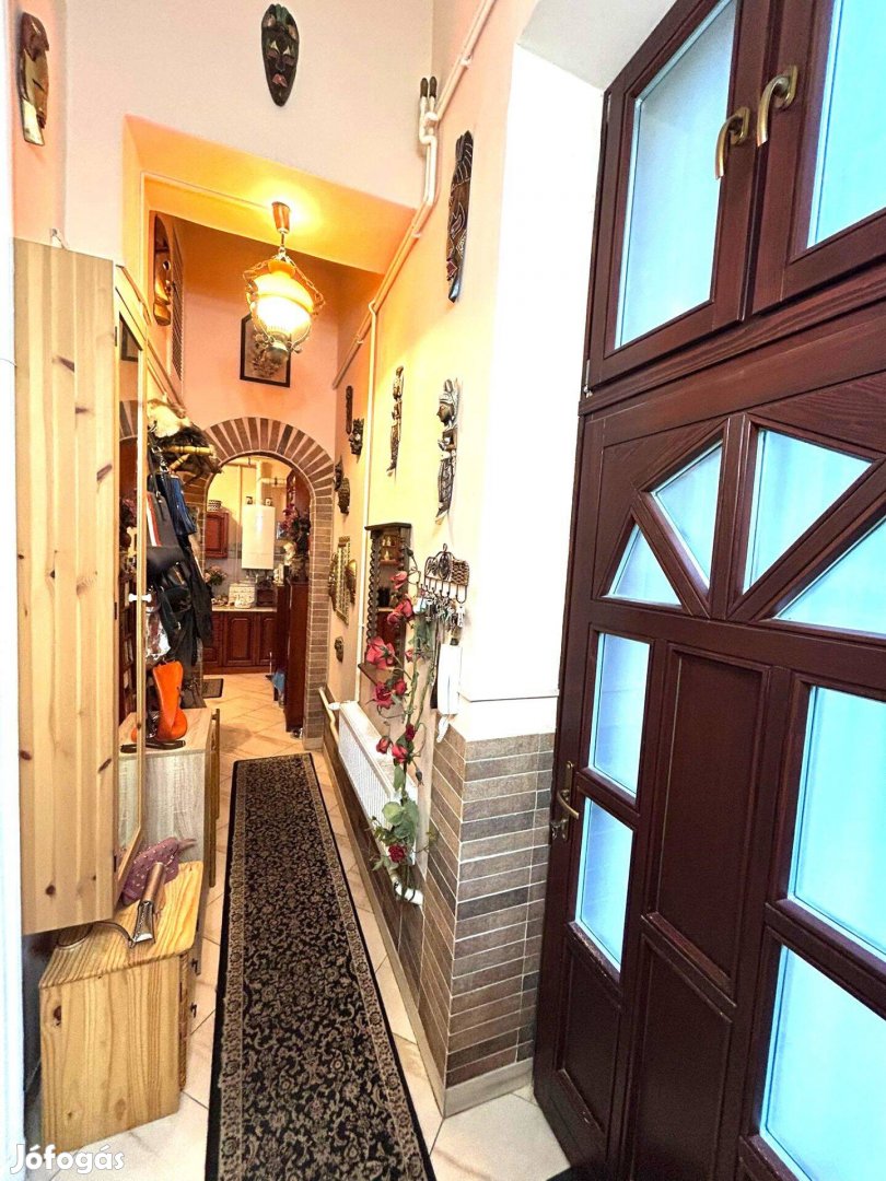 Eladó tehermentes, felújított tégla lakás a Tavaszmező utca mellett!