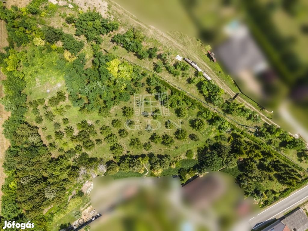 Eladó telek Iklad, Zöldövezeti részén