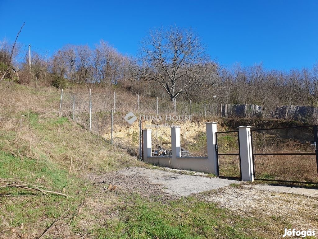 Eladó telek  Kerepesen Panorámás csendes helyen