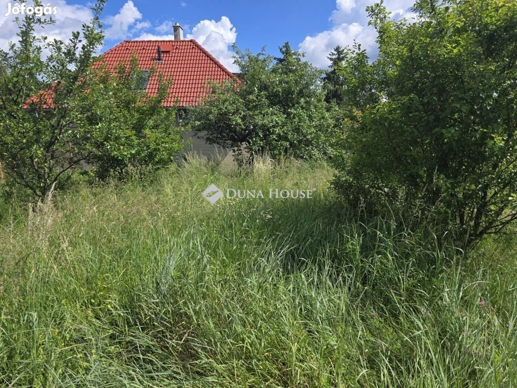 Eladó telek, Törökbálint