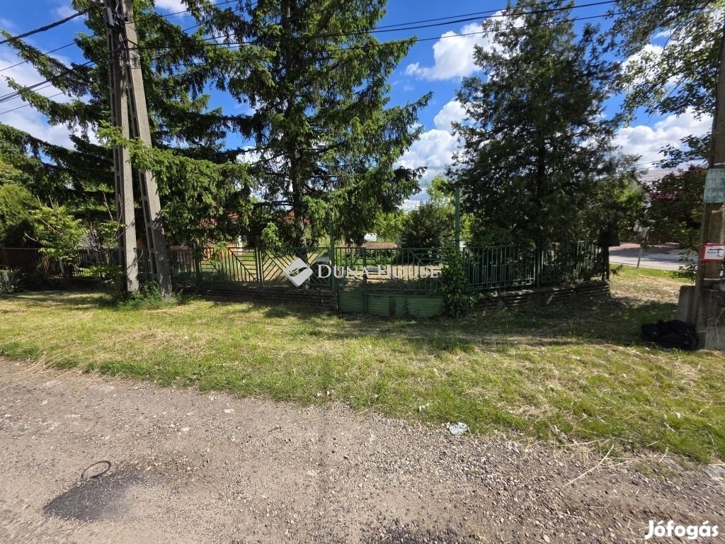Eladó telek, Törökbálint