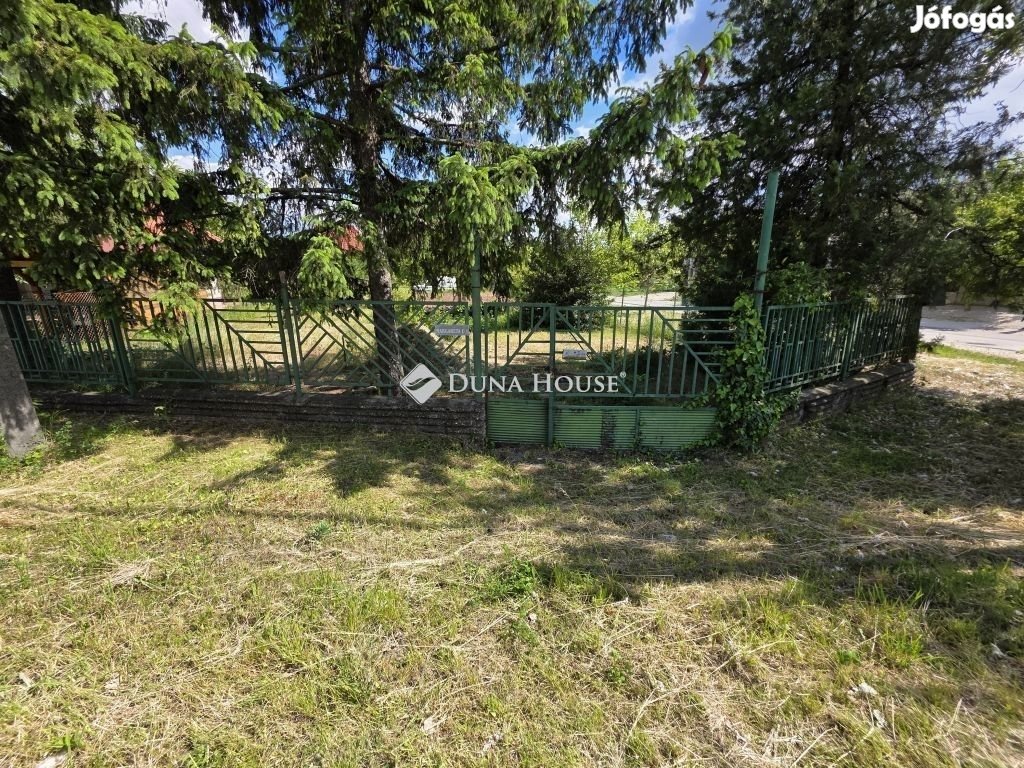 Eladó telek, Törökbálint