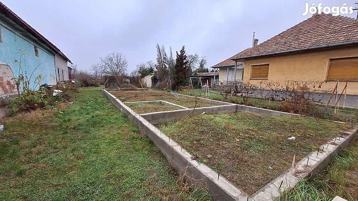 Eladó telek - Sződ