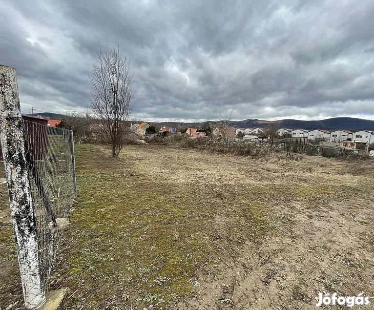 Eladó telek - Vác