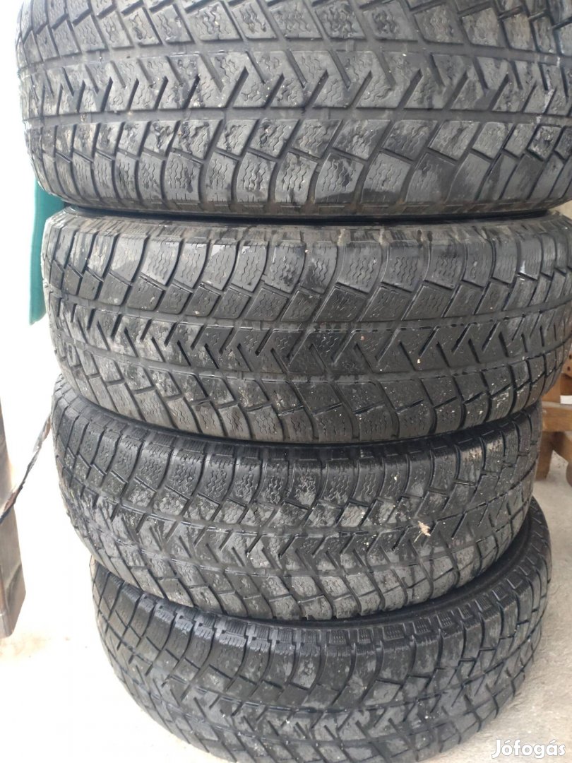 Eladó téli Michelin gumi.