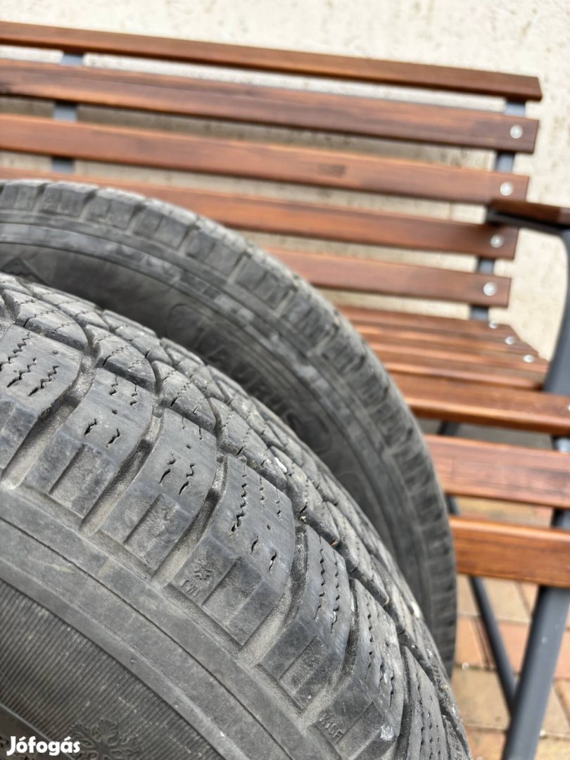 Eladó teli gumi 215/70R15 C